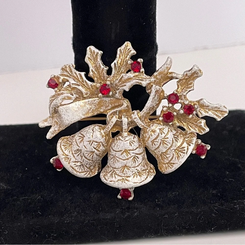 Vintage 60’s GERRY'S Christmas Winter Holiday Festive Bell Cottage Pin / Brooch